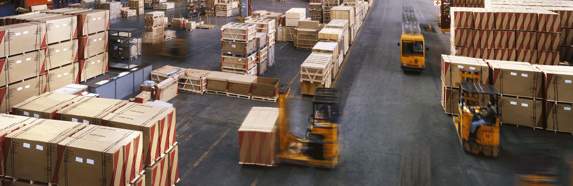 Хранение грузов на открытых и крытых складах